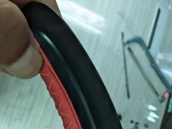 為何矽膠難和其他材質粘接