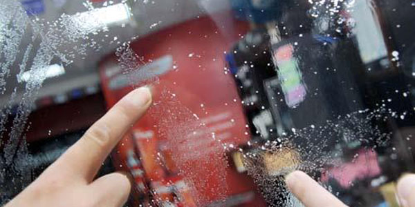 矽膠粘在金屬上怎麽去除 矽膠粘(zhān)在金屬上怎麽去除